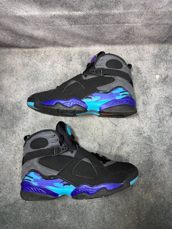Size 9.5 | Jordan 8 Aqua With Box | Pre-Owned main image 4
